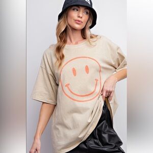 860 ❤️ EASEL SMILEY FACE PRINTED WASHED TOP